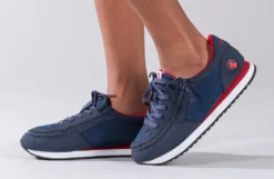 Navy/Red BILLY Joggers -Cheap BILLY Store BK20004 410 studio standing 1 940x614 cccbd7ac 92c7 432e 939a 37b1f4dfbba8