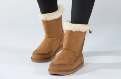 Chestnut BILLY Cozy Boots -Cheap BILLY Store BK21304 250 studio standing 2 940x614 483ac9f6 0f59 4a03 99af cb4cb92e468a