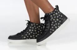 Black Daisy BILLY Classic Lace High Tops 20 Black Daisy BILLY Classic Lace High Tops -Cheap BILLY Store BK22300 002 studio standing 1 940x614 176cbf99 c9ce 4e55 a321 9d5a596cebb3