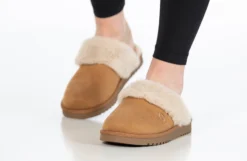 Chestnut BILLY Cozy Sling Scuff -Cheap BILLY Store BK22447 250 studio standing 2 940x614 c6b042ef 0138 47e3 9ec5 e2923ae99cba