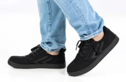 Men's Black To The Floor BILLY CS Sneaker Low Tops -Cheap BILLY Store BM22343 001 studio standing 1 940x614 414da9e9 5e65 484d 9c14 bd82285f09a0