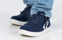 Men's Navy/White BILLY CS Sneaker Low Tops -Cheap BILLY Store BM22343 410 studio standing 2 940x614 29da2d9f 25b1 4eb9 9a2b 126ba227178e