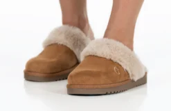 Women's Chestnut BILLY Cozy Sling Scuff -Cheap BILLY Store BW22447 250 studio standing 2 940x614 780d29d0 2fca 4975 8e0d f32e06b71c15